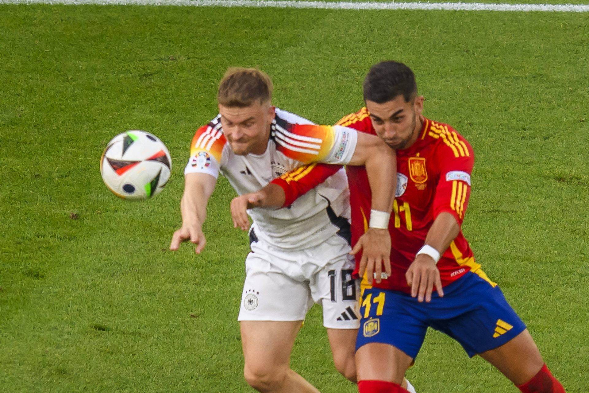 法国队绝杀德国队，马龙点燃赛场