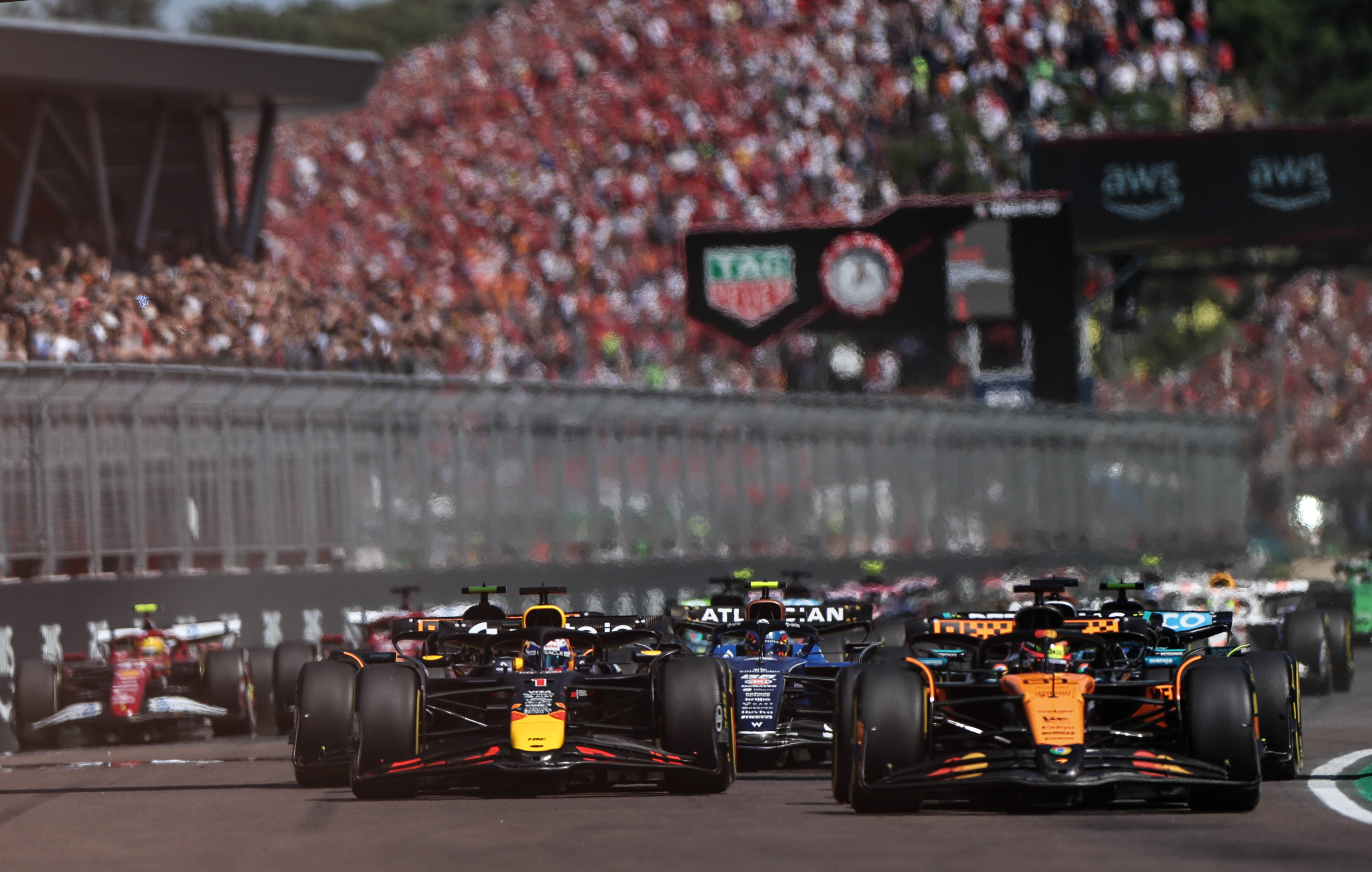 梅赛德斯横扫红牛二队,拉塞尔点燃赛场 梅赛德斯横扫红牛二队,拉塞尔点燃赛场