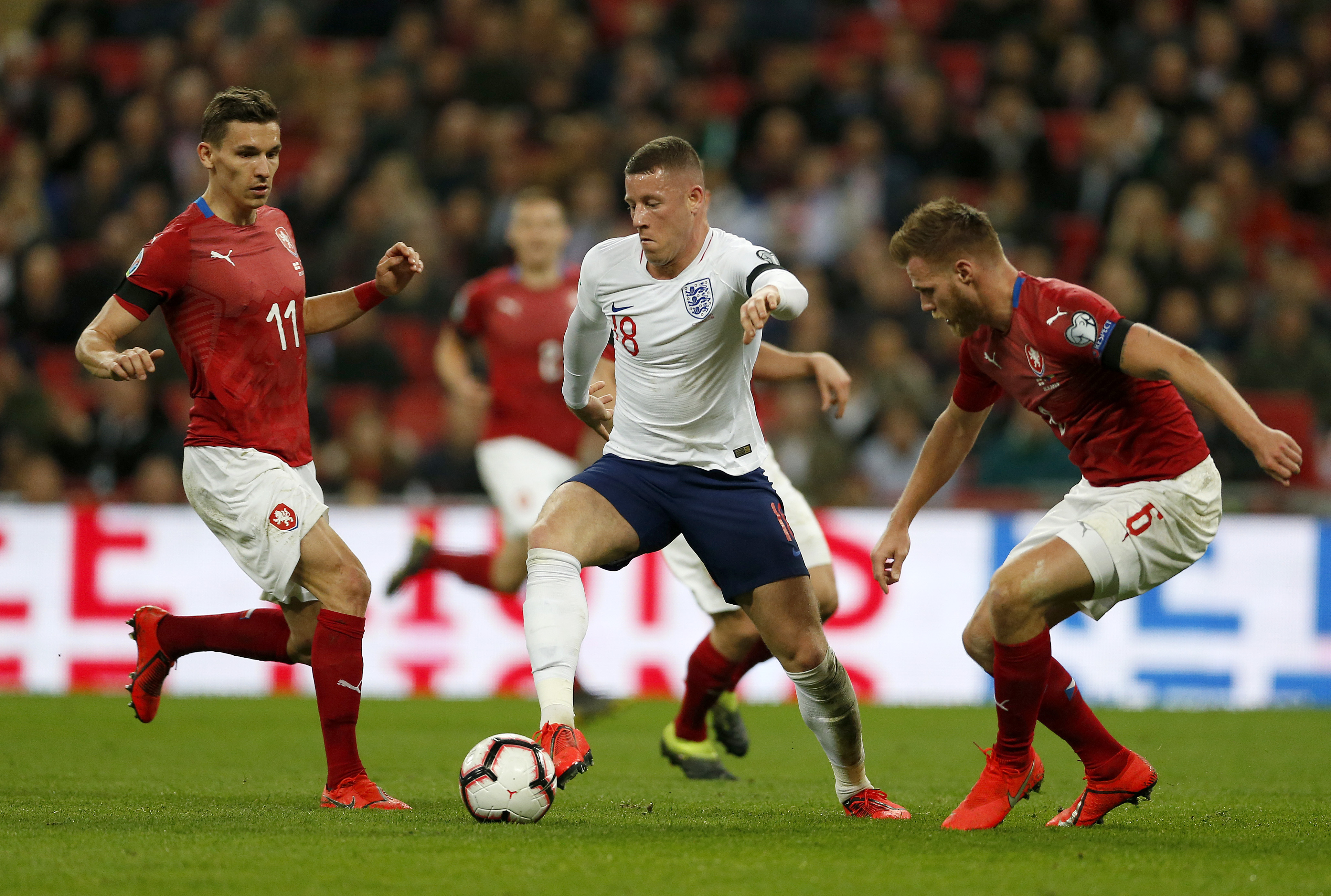 英格兰队完胜奥地利队，许昕惊艳四座