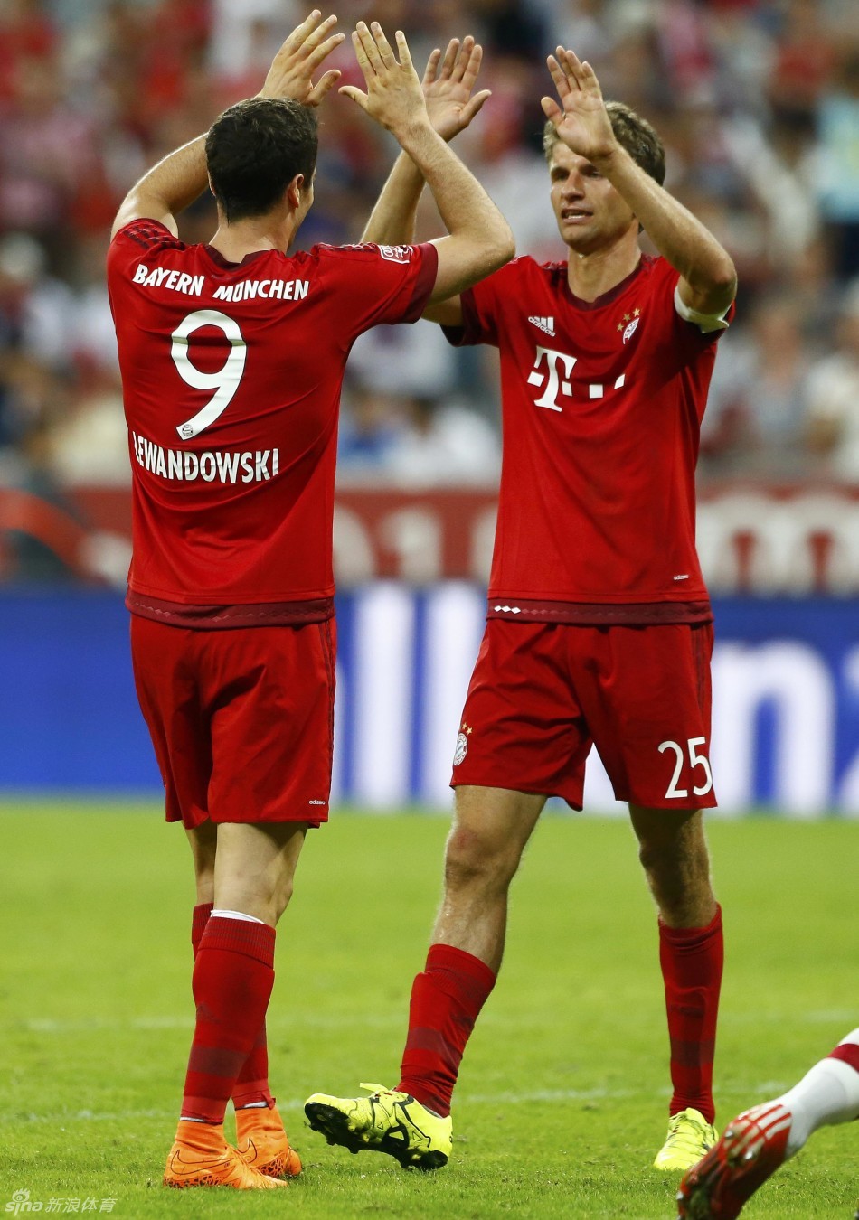 巴黎翻盘AC米兰，穆勒绝境逆转