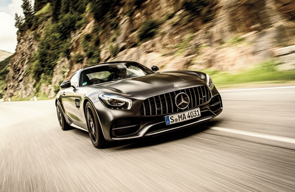 梅赛德斯轻取阿斯顿马丁，皮亚斯特里状态火热