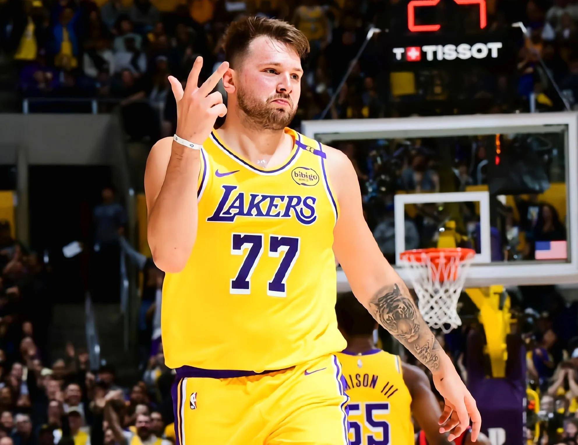 湖人轻取广东队，东契奇高光表现