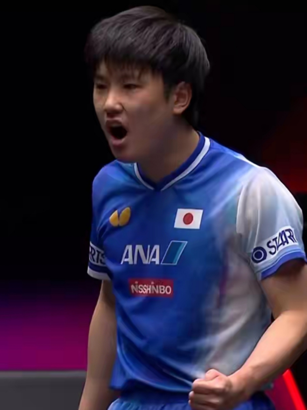 日本乒乓球队险胜英国乒乓球队，张本智和爆发神勇