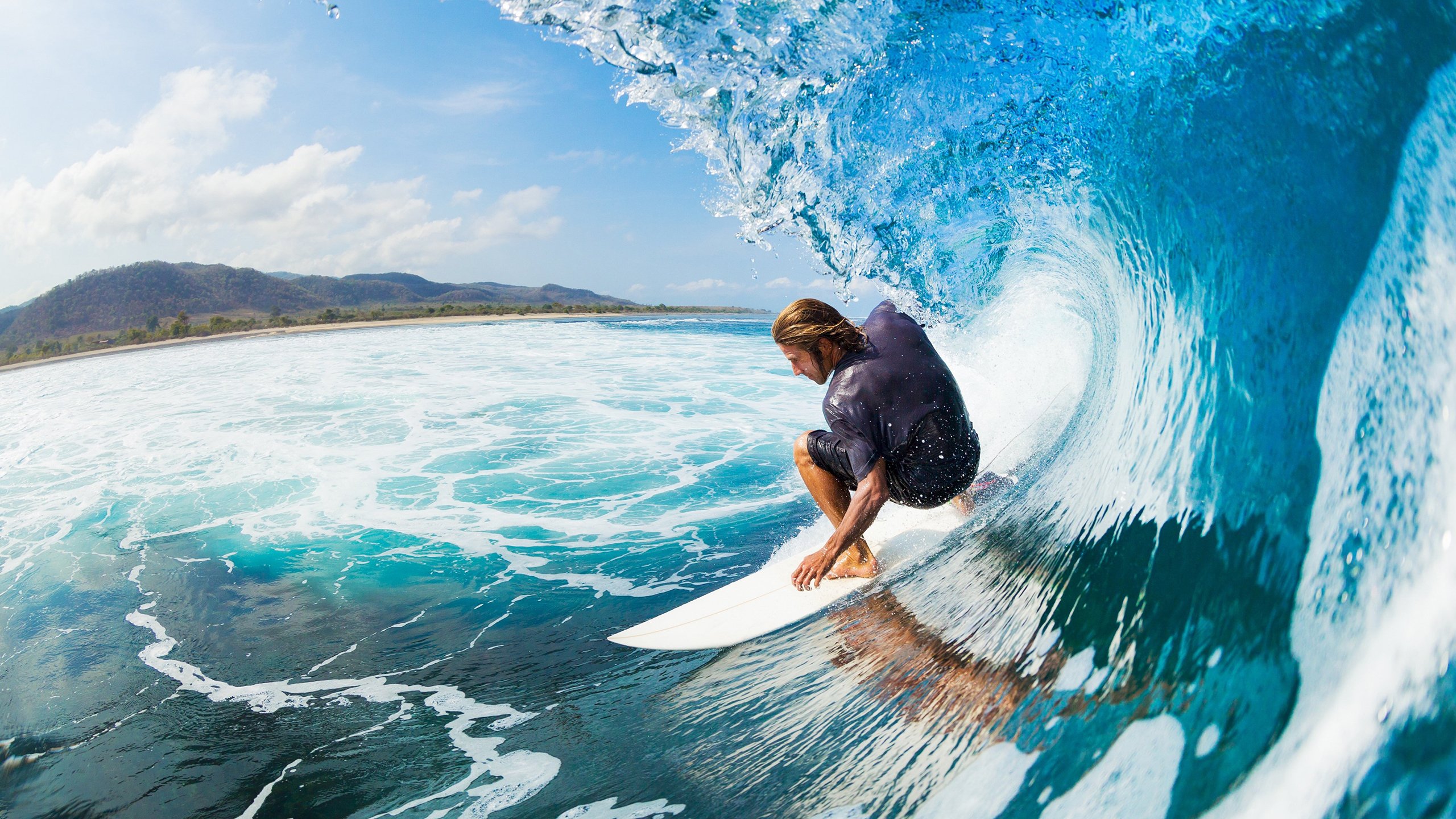 新疆队对阵雄鹿，福克斯成为全场焦点