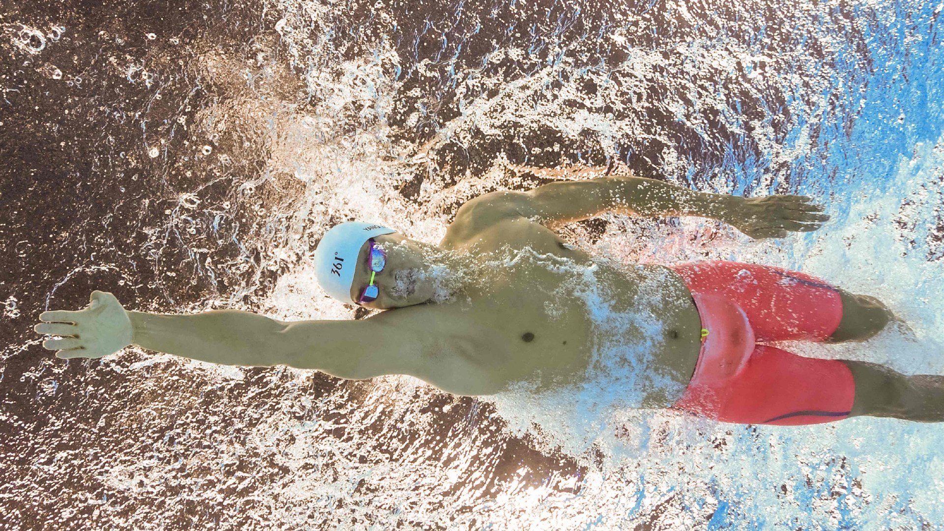 F1新赛季揭幕战之夜,托尼让比赛提前失去悬念